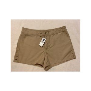 NWT Gap women’s shorts khaki